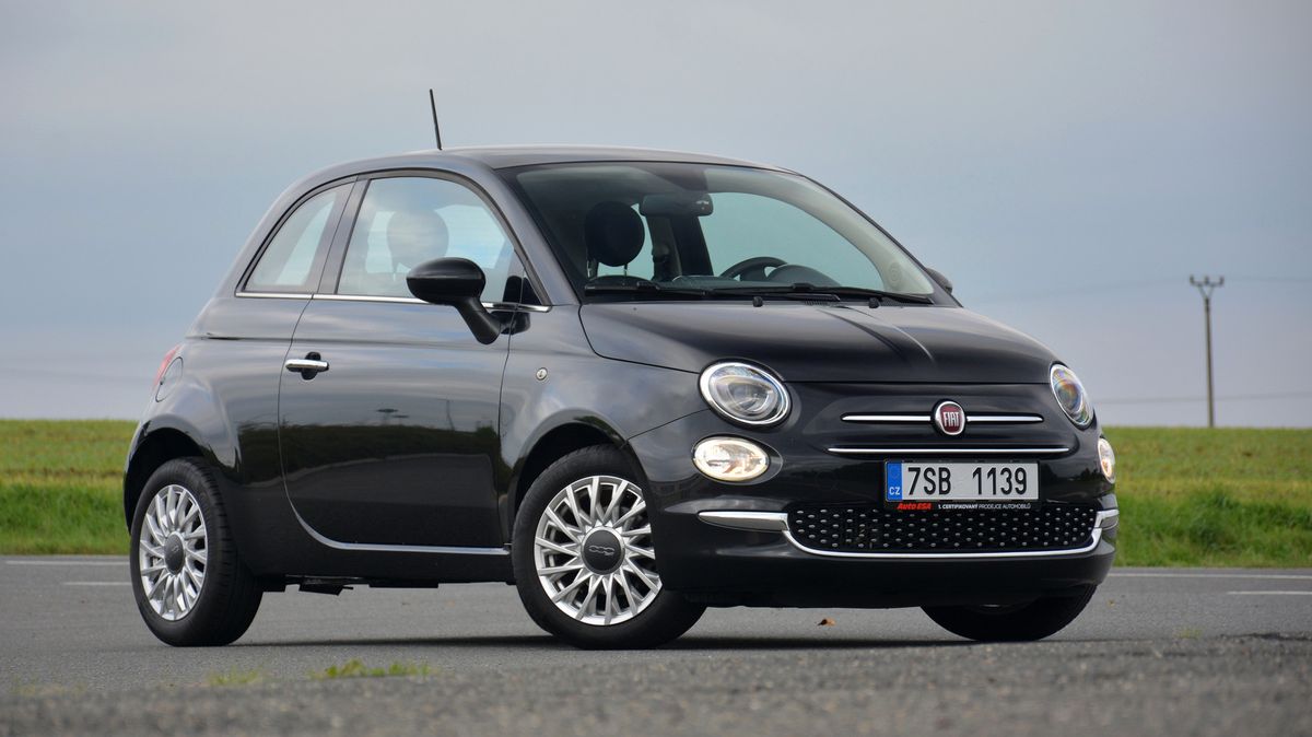 Ojetý Fiat 500 je pořád skvělá a spolehlivá městská stylovka. Dvouválce se nebojte